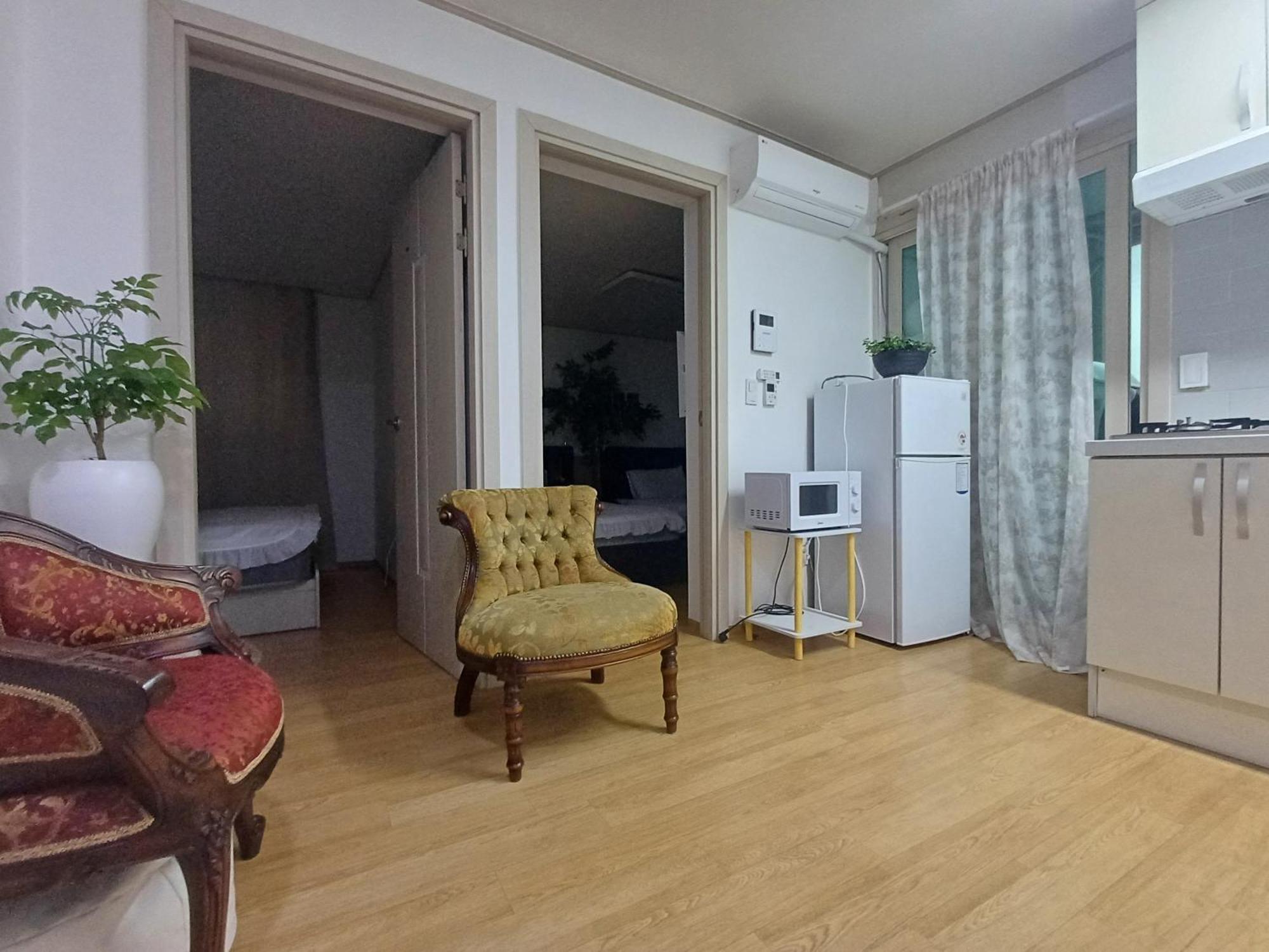 Apartemen Two Cozy And Cool House Food Alley